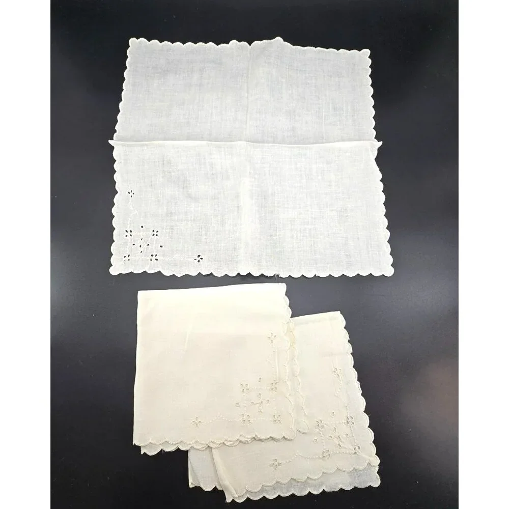 Vintage Cream Embroidered Linen Napkins With Scalloped Edges Set of 4 JJ3965